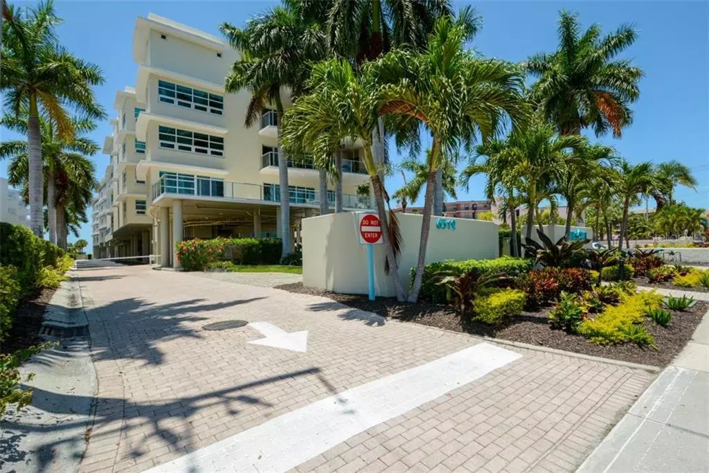 Sarasota, FL 34242,6512 MIDNIGHT PASS RD #407