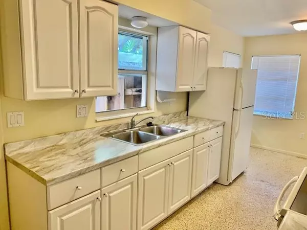 Sarasota, FL 34234,2846 W TAMIAMI CIR