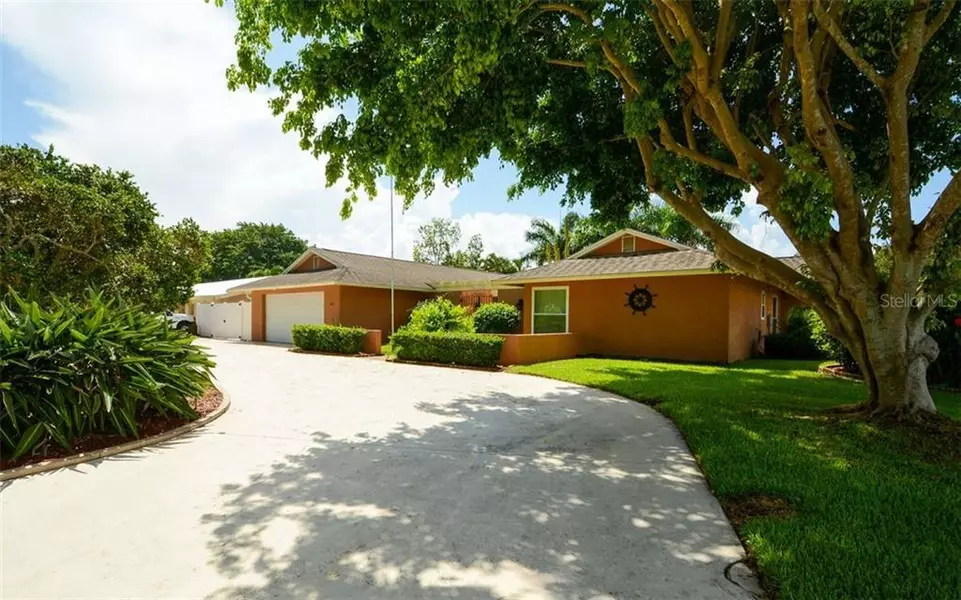 7121 WESTMORELAND DR, Sarasota, FL 34243