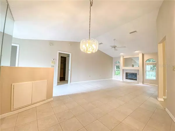 Sarasota, FL 34233,4389 MADEIRA CT #3105