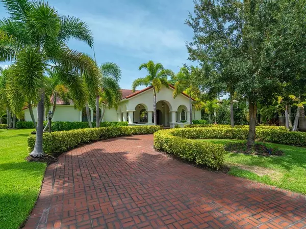 2435 LANDINGS CIR, Bradenton, FL 34209