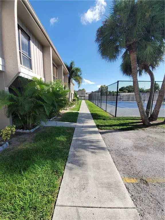 Sarasota, FL 34233,4001 BENEVA RD #311