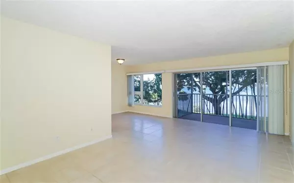 Sarasota, FL 34236,1100 IMPERIAL DR #307