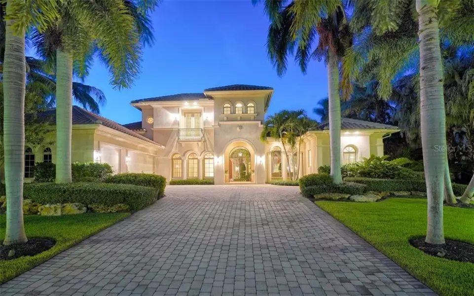 35 LIGHTHOUSE POINT DR, Longboat Key, FL 34228