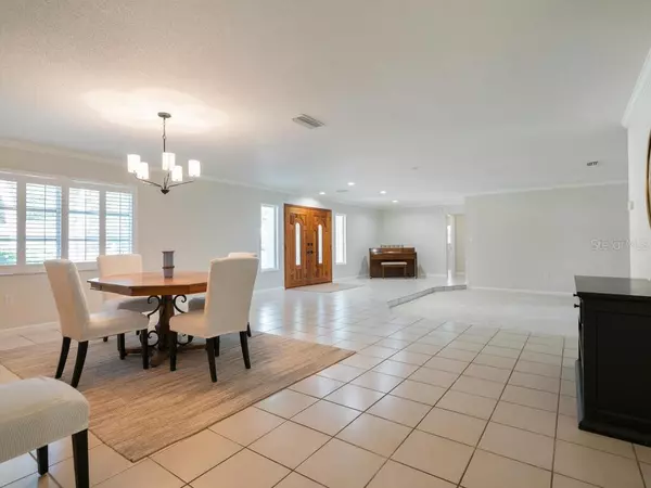 Sarasota, FL 34232,1734 RIVIERA CIR