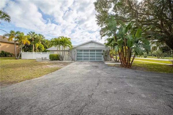 Longboat Key, FL 34228,500 SCHOONER LN