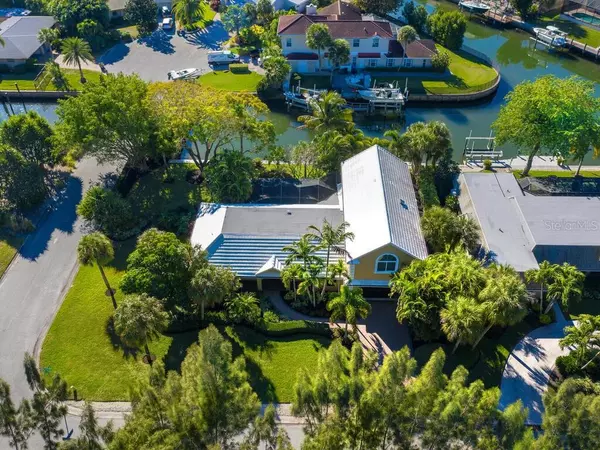 Sarasota, FL 34242,704 SIESTA KEY CIR