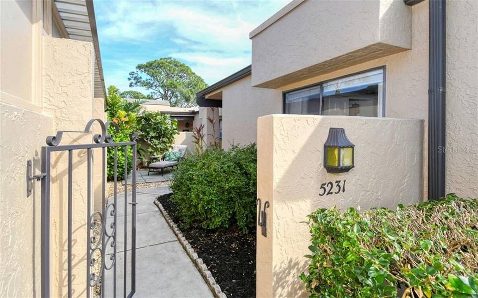 5231 MYRTLE WOOD #16, Sarasota, FL 34235