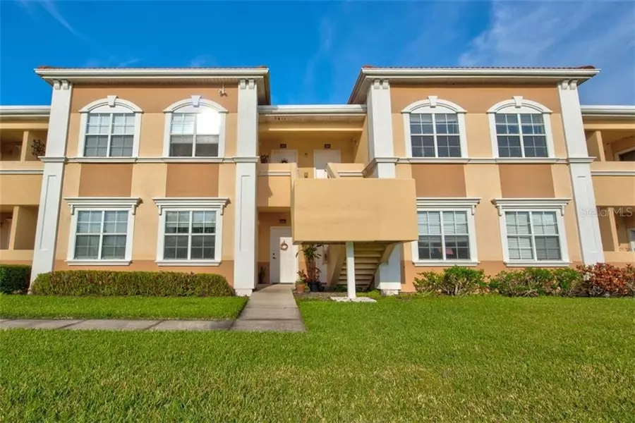 1040 VILLAGIO CIR #207, Sarasota, FL 34237