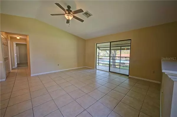 Sarasota, FL 34243,5745 GARDENS DR #5-204