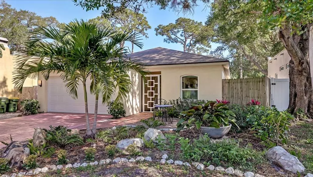 2445 FLOYD ST, Sarasota, FL 34239