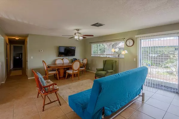 Sarasota, FL 34243,1087 LONGFELLOW CIR