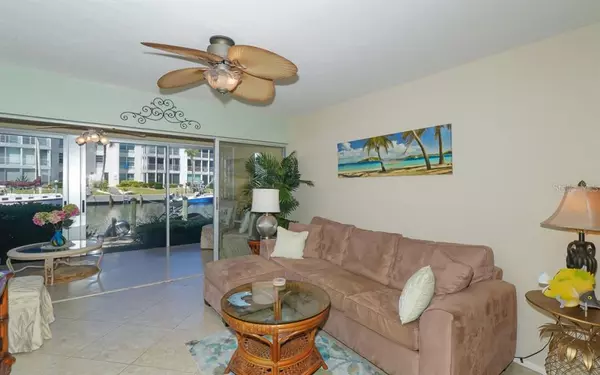 Longboat Key, FL 34228,4320 FALMOUTH DR #B102