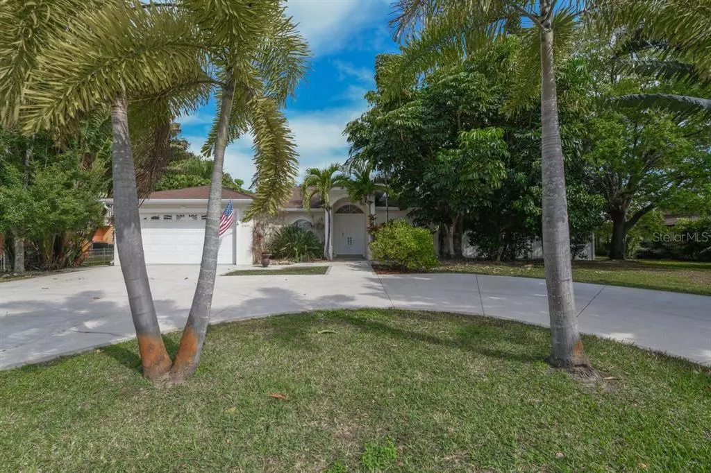 Sarasota, FL 34231,2433 WHIPPOORWILL CIR