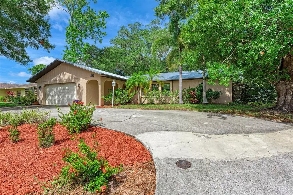 Sarasota, FL 34243,8340 BRANDEIS CIR W