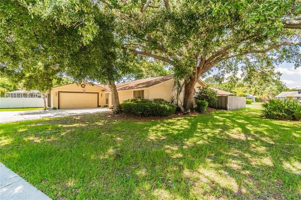 7960 CYPRESS LAKE DR, Sarasota, FL 34243