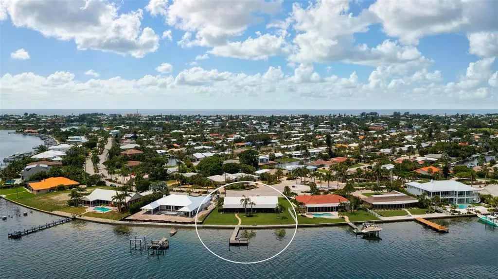 Holmes Beach, FL 34217,655 KEY ROYALE DR