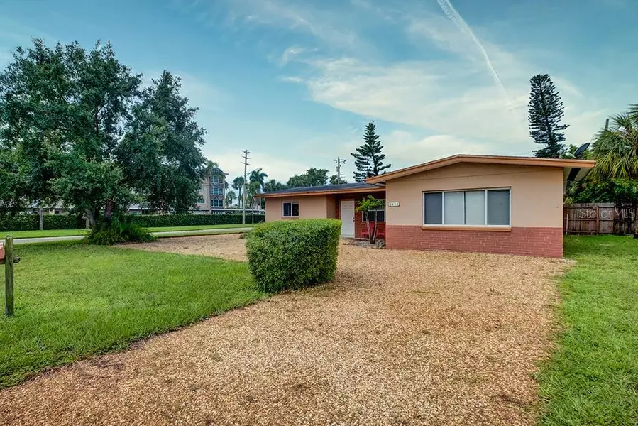 6400 BAY ST, St Pete Beach, FL 33706