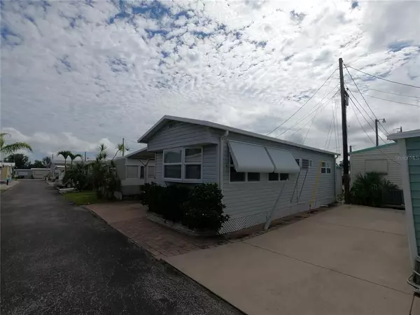 Bradenton, FL 34210,10315 CORTEZ RD W #6-4