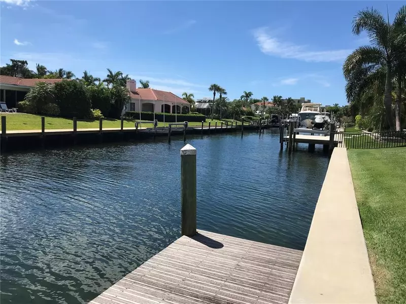 570 PUTTING GREEN LN, Longboat Key, FL 34228