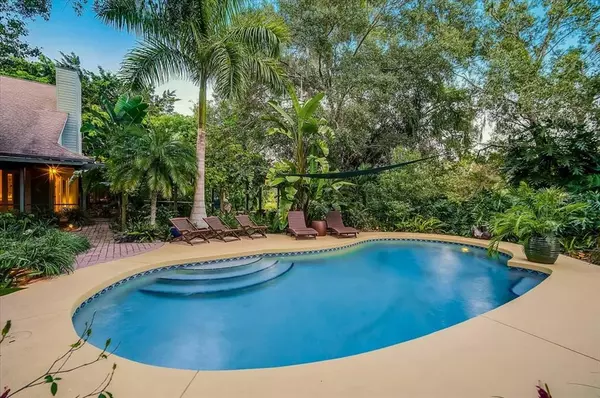 Sarasota, FL 34243,6349 RAVENWOOD WAY