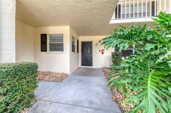 Sarasota, FL 34243,7860 PALM AIRE LN #102