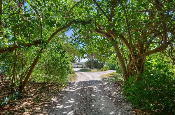 Longboat Key, FL 34228,5056 GULF OF MEXICO DR