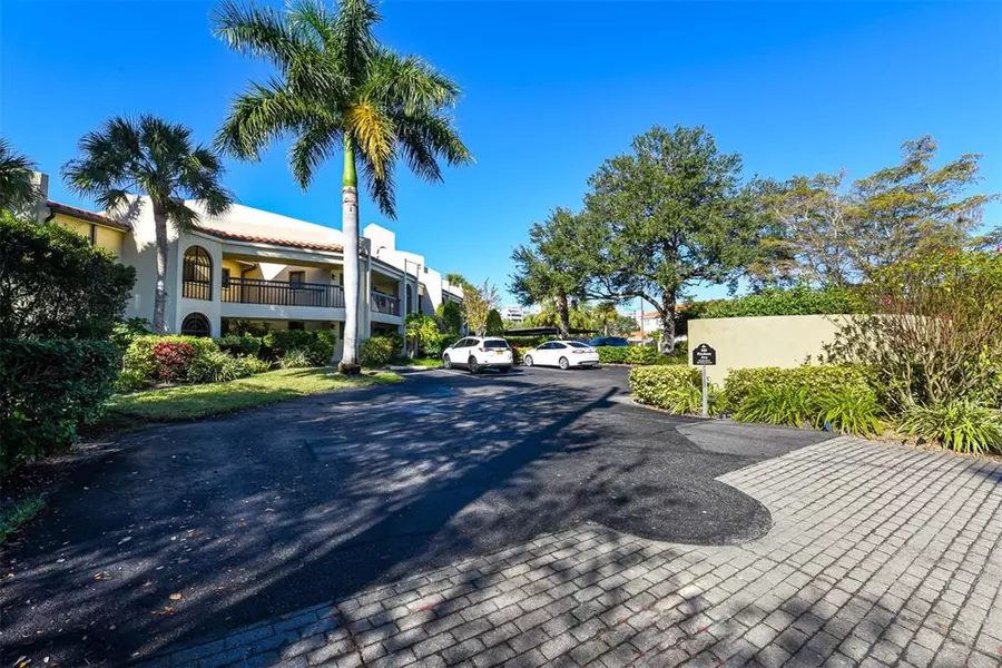 800 HUDSON AVE #203, Sarasota, FL 34236