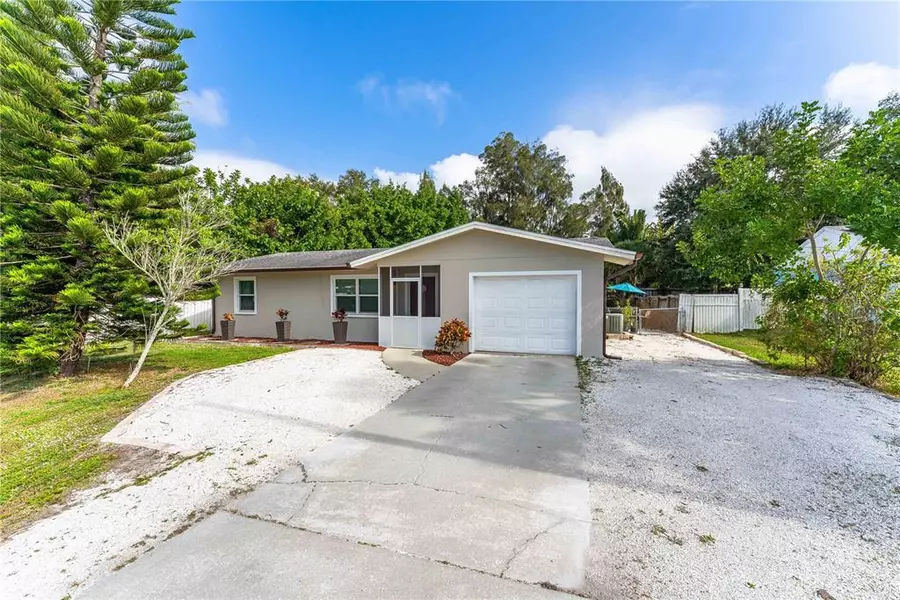 8805 VAMO RD, Sarasota, FL 34231