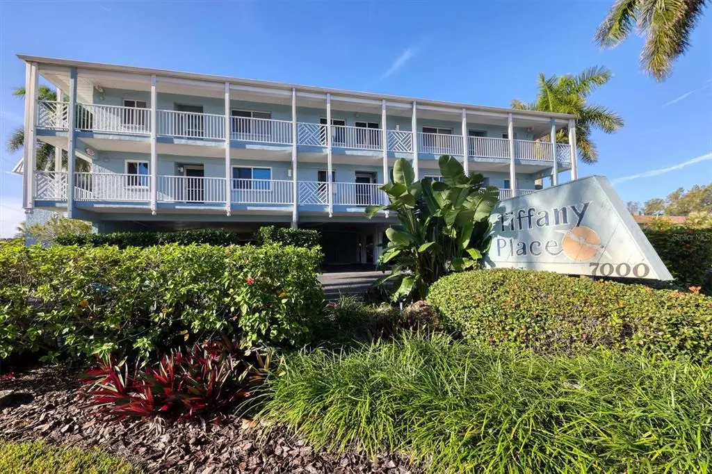 Holmes Beach, FL 34217,7000 GULF DR #115