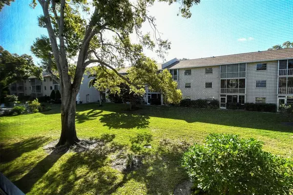 Sarasota, FL 34233,3983 MACEACHEN BLVD #422