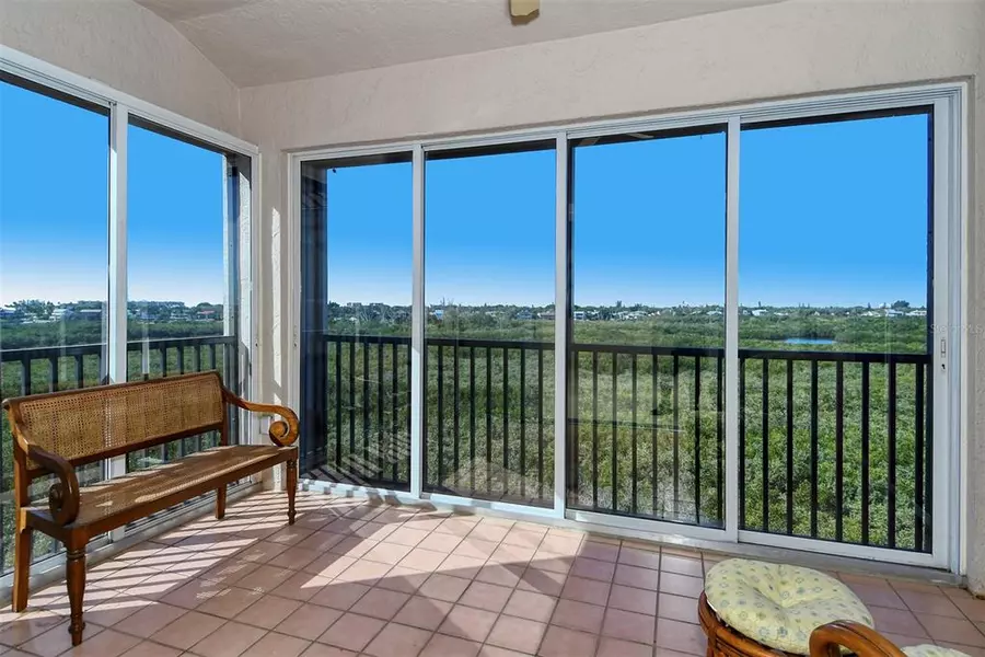 5420 EAGLES POINT CIR #403, Sarasota, FL 34231