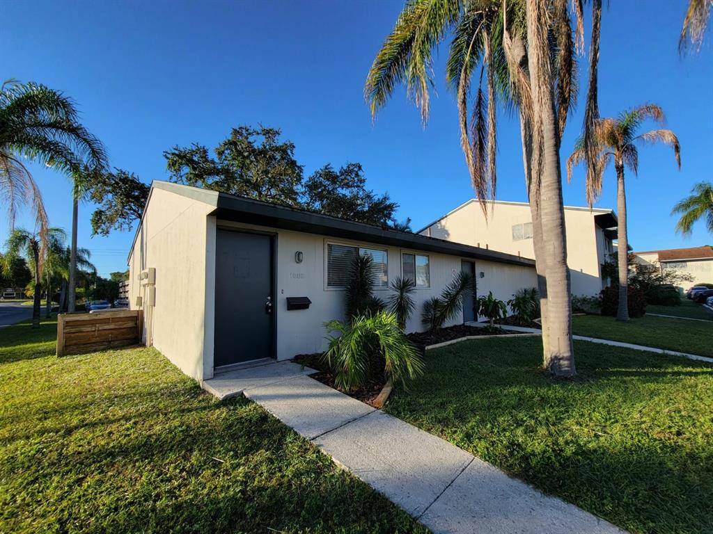 1003 LONGFELLOW CIR #1003, Sarasota, FL 34243