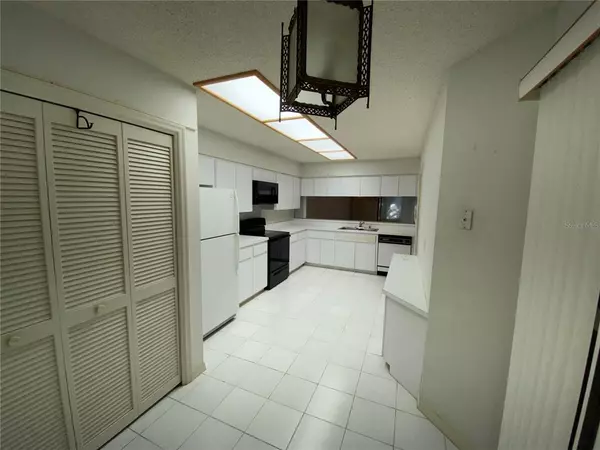 Sarasota, FL 34238,4034 WILSHIRE CIR E #154