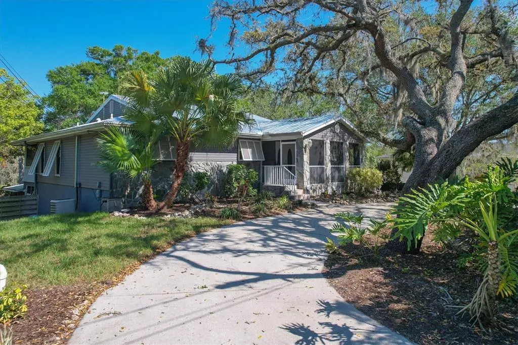 Sarasota, FL 34231,2466 WHIPPOORWILL CIR