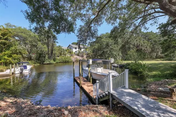 Sarasota, FL 34231,2466 WHIPPOORWILL CIR