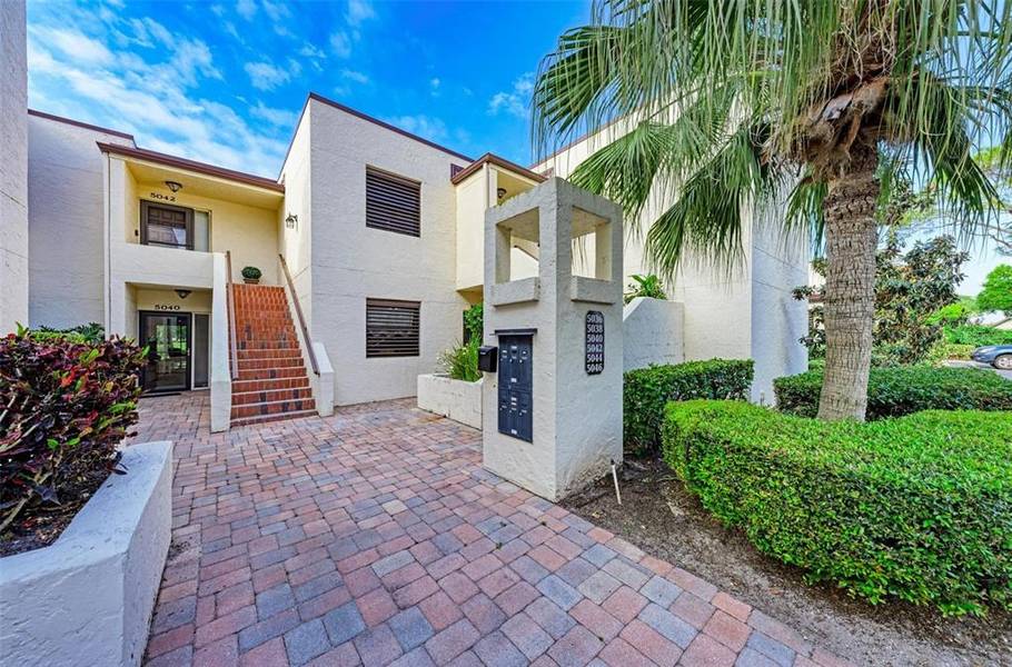 5044 MARSH FIELD RD #13, Sarasota, FL 34235