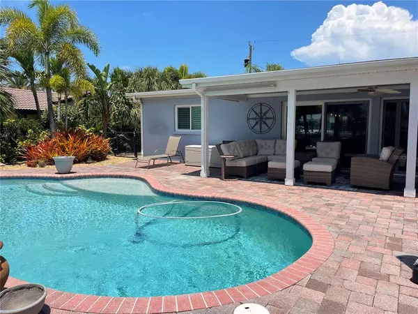 612 FOXWORTH LN, Holmes Beach, FL 34217