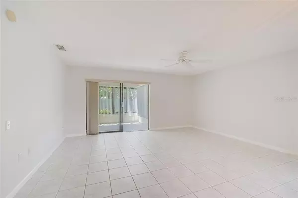 Sarasota, FL 34232,489 OAK HILL CIR #46