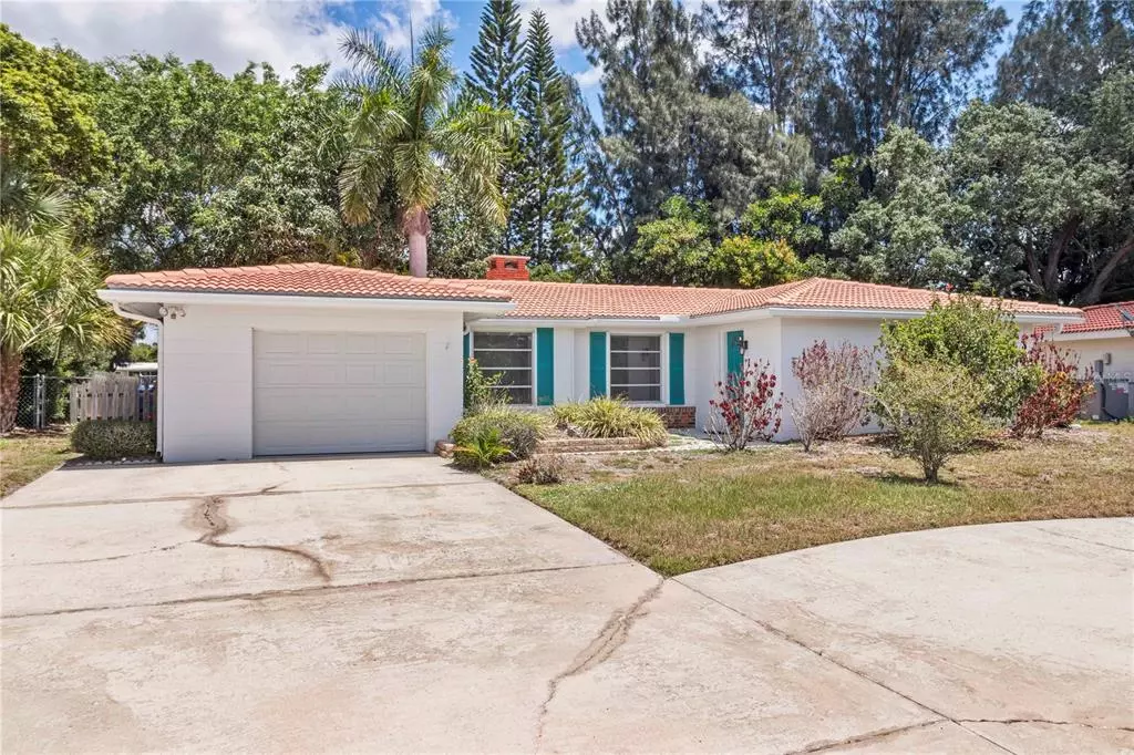 Sarasota, FL 34239,3327 SHEFFIELD CIR