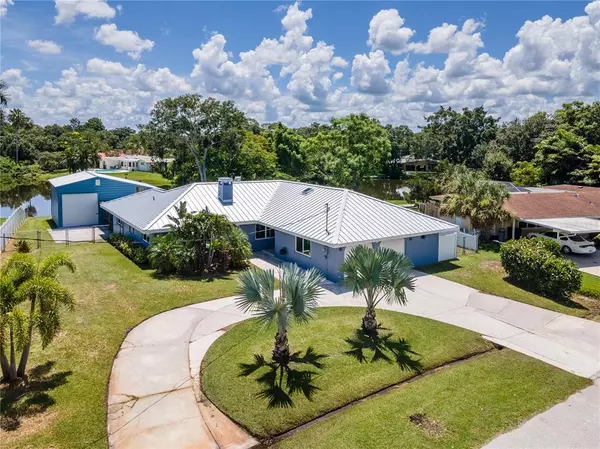 421 LAKE DR,  Sarasota,  FL 34232