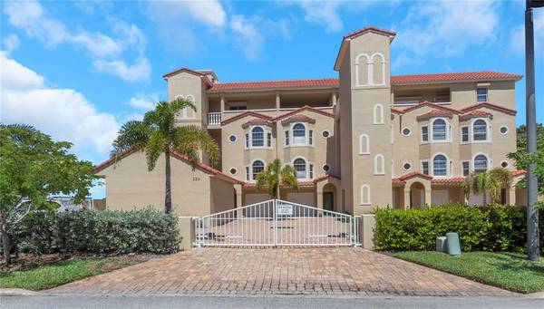 330 8TH AVE N #6, Tierra Verde, FL 33715