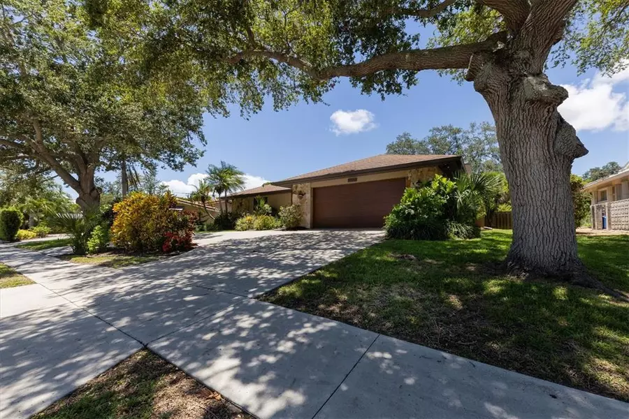 2627 BISPHAM RD, Sarasota, FL 34231