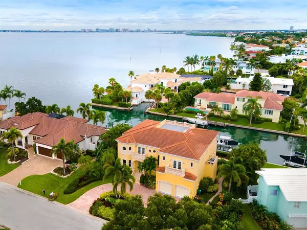 Longboat Key, FL 34228,572 HALYARD LN