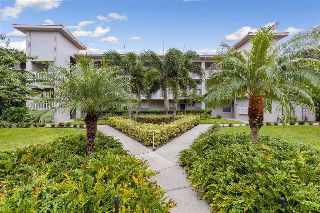 Sarasota, FL 34238,9320 CLUBSIDE CIR #2204