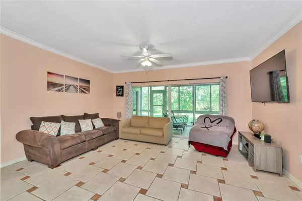 Sarasota, FL 34243,7234 ELEANOR CIR #102