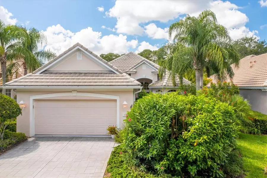 6514 OAKLAND HILLS DR, Lakewood Ranch, FL 34202