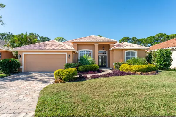 8912 HUNTINGTON POINTE DR, Sarasota, FL 34238