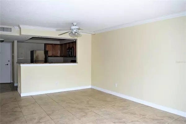 Sarasota, FL 34237,2700 COCONUT BAY LN #2M