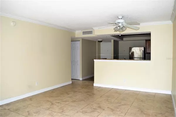 Sarasota, FL 34237,2700 COCONUT BAY LN #2M